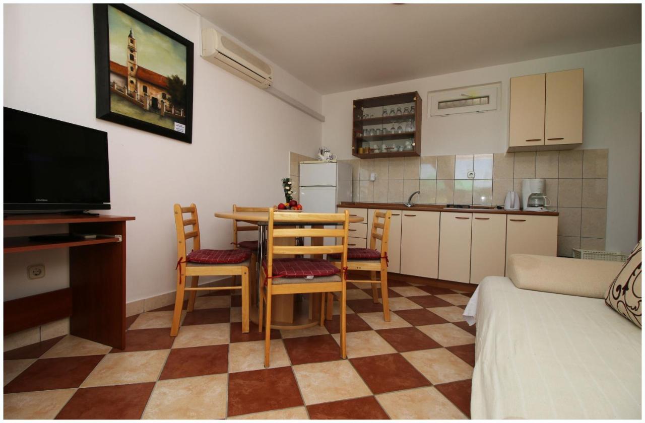 Apartments Elvis Primošten Exterior foto